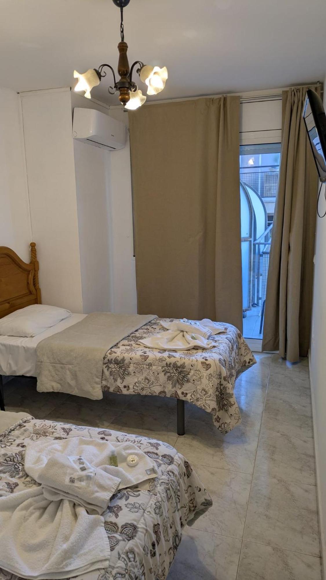Hostal Europa Tarragona Exterior photo